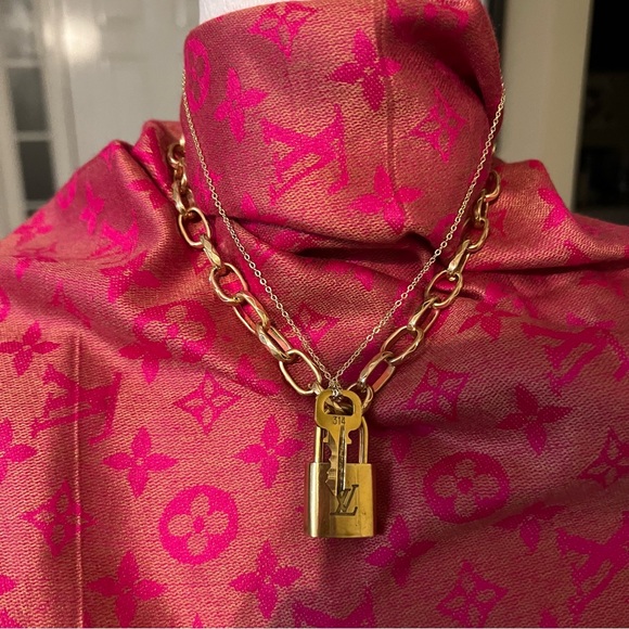 💎🌟Gorgeous Louis Vuitton authentic lock & key necklace. Necklaces are not LV. - Picture 2 of 7